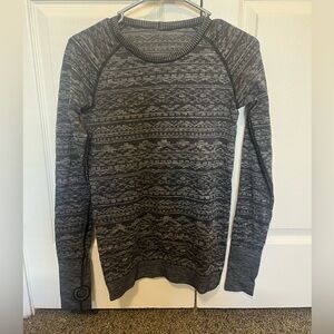 Lululemon sweater size 6